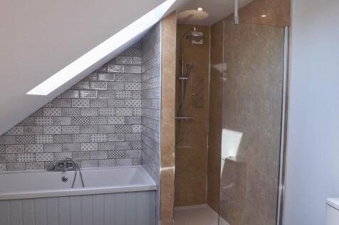 Family bathroom_lzn.jpg
