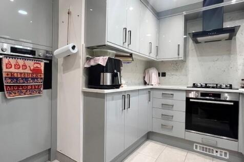 Kitchen2.jpg