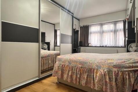 bedroom1.1.jpg