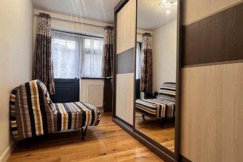 bedroom2.jpg