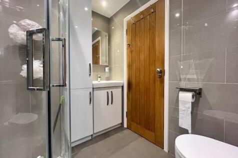 bathroom2.jpg