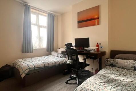 bed 2.jpg