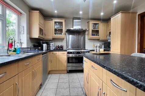 Kitchen 2.jpg