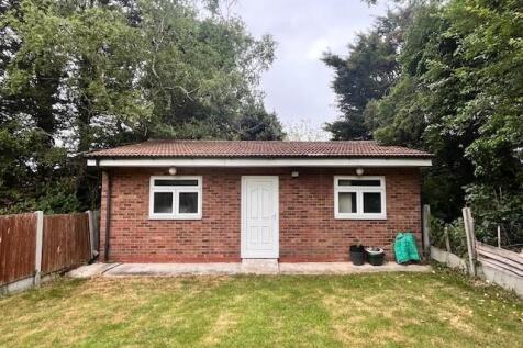 Outbuilding 2.jpg