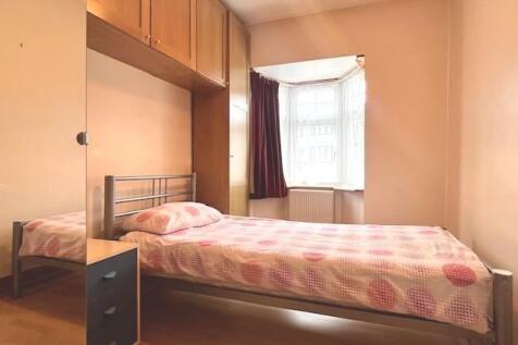 bedroom 4.jpg