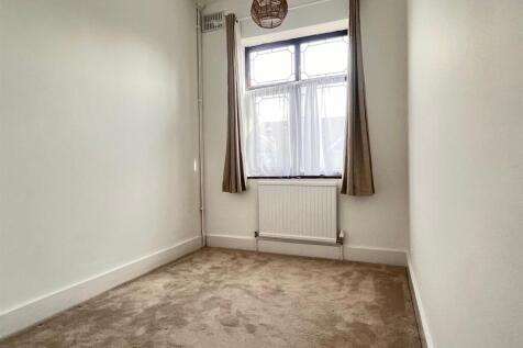 bedroom 3.jpg