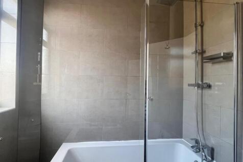 bathroom2.jpg