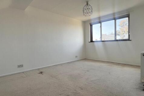 bedroom 4.jpg