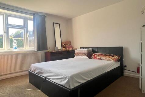 bed 1.jpg