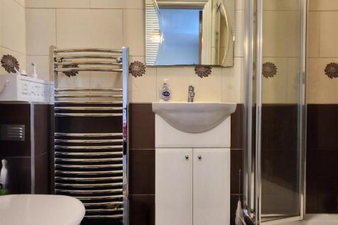 ensuite.jpg