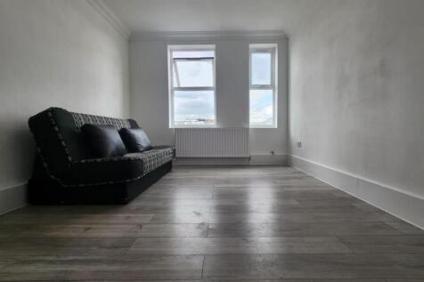 LIVING ROOM.jpg