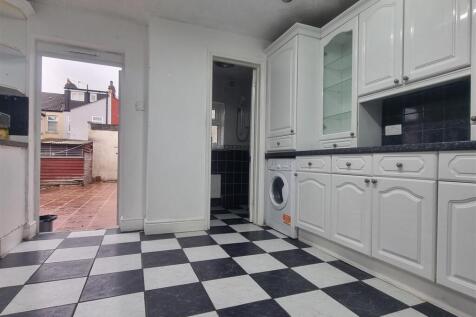 kitchen 2.jpg