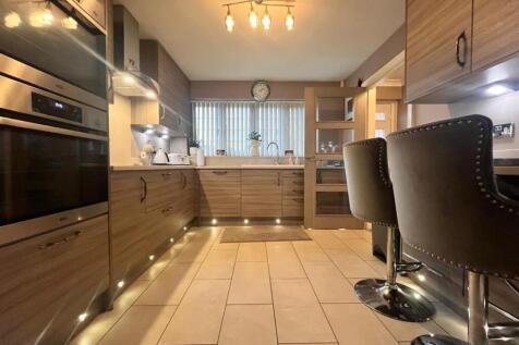 Kitchen 2.jpeg