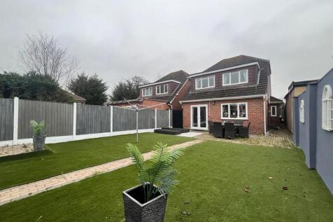 Garden facing house.jpeg