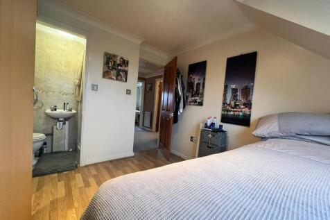 Bedroom 1.jpeg