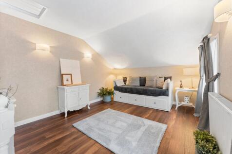 Family room/5th Bedroom