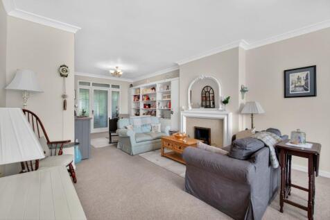 Lounge &amp; Dining room