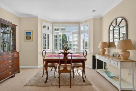 Lounge &amp; Dining room