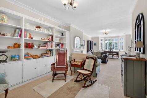 Lounge &amp; Dining room