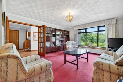 Lounge/ Dining area