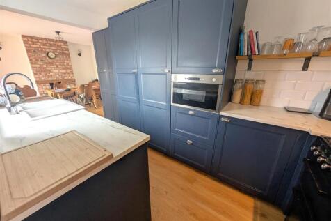 Kitchen/dining room/study space