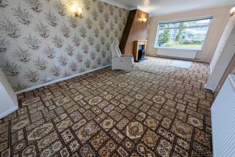 Dual aspect lounge/dining room