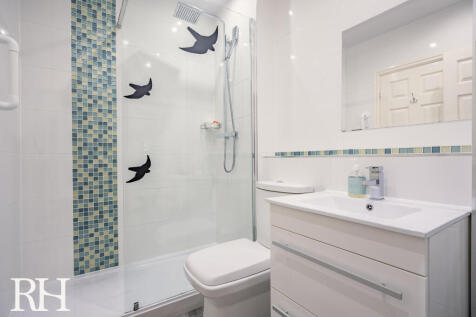 EN SUITE SHOWER ROOM