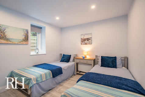 Rear Bedroom 