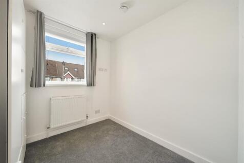 First Floor, 3 Tring Avenue - BbiHr3FyGy3cSI5ufIDg