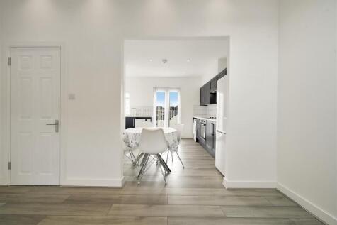 First Floor, 3 Tring Avenue - dTuWoU4Ei0uxv6R2nwZK