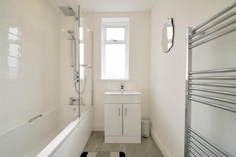First Floor, 3 Tring Avenue - SqHWaA5pDYOzMYBjGJPY