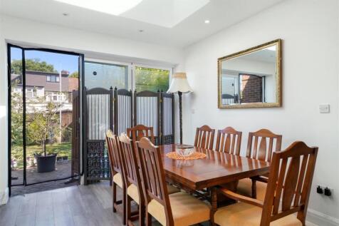 5 Oakwood Crescent - ntqR0UA3CSGYIvgpaG2u.jpg