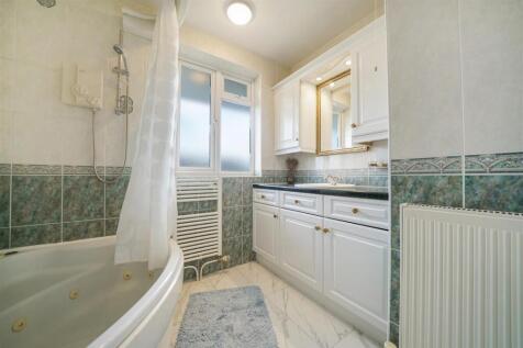 3 Mayfields - E6Cpj7wDS12hIIrxwdXK.jpg