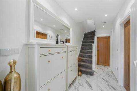 20 Robin Hood Way - v6qPQD6ZWaETXyqeBMDv.jpg