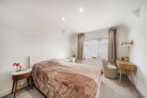 20 Robin Hood Way - U1KUqLiXA4AGfvBKaUWV.jpg