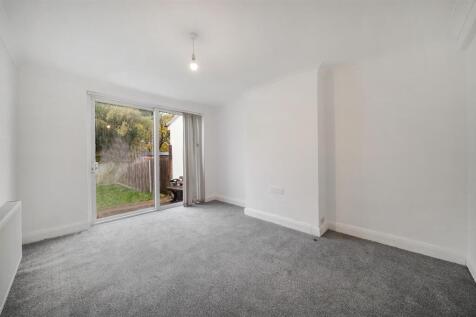 42 Stilecroft Gardens - QclCzTpQPARxfh9g1odJ.jpg