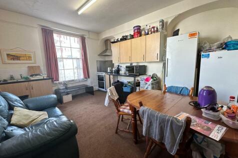 Communal Area/Kitchen
