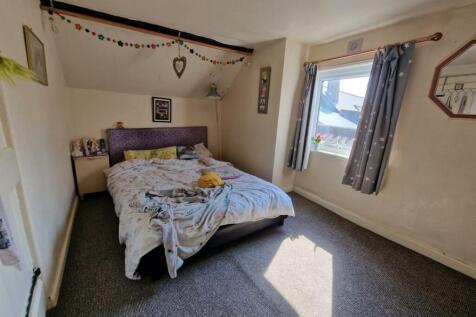 Bedroom 1.jpg