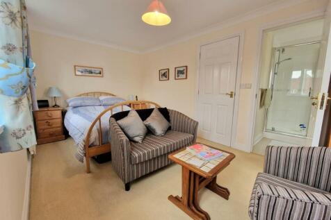 Bedroom 1.jpg