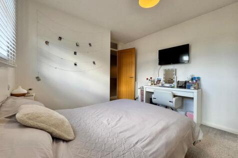 Bedroom 1.jpg