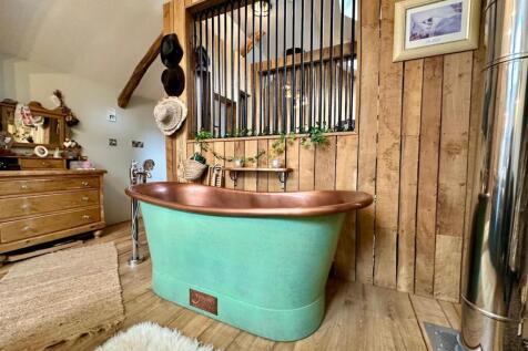 Bath Tub - Bedroom One
