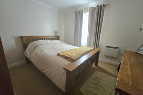 Bedroom 1.jpg