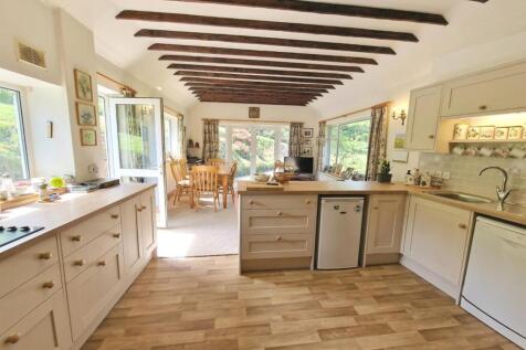 Kitchen 2.jpg