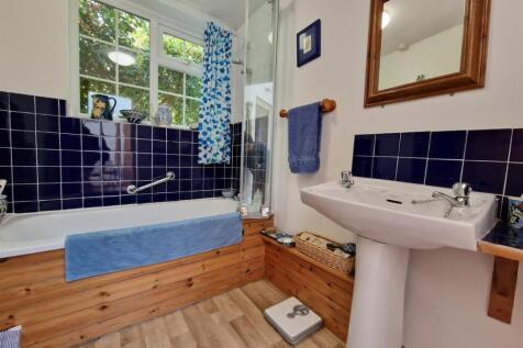 Bathroom.jpg