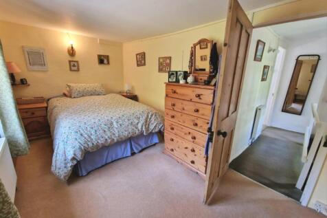 Bedroom 1.jpg