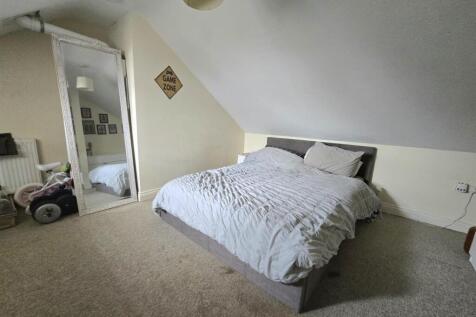 Bedroom 1.jpg
