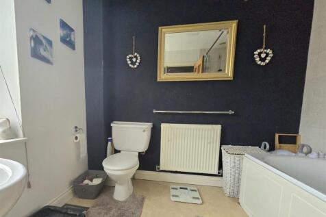Bathroom.jpg