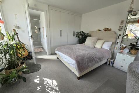 Bedroom 1 1 .jpg