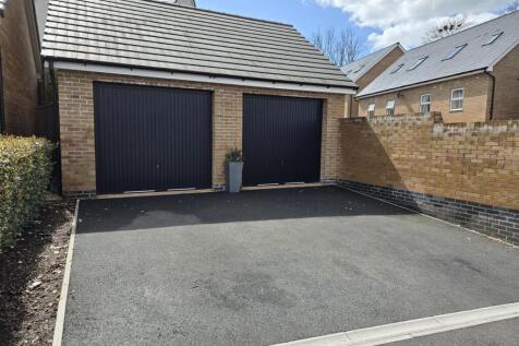 Double garage.jpg