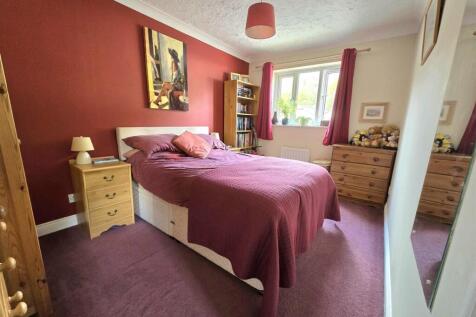 Bedroom 1.jpg